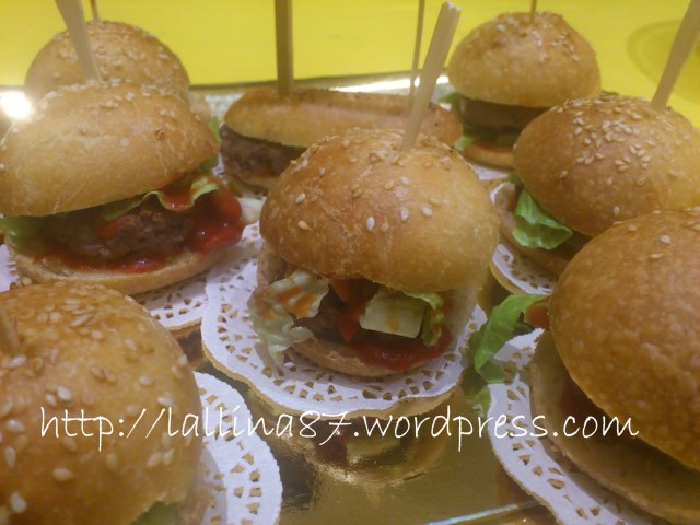 mini hot dogs e hamburgers (4)